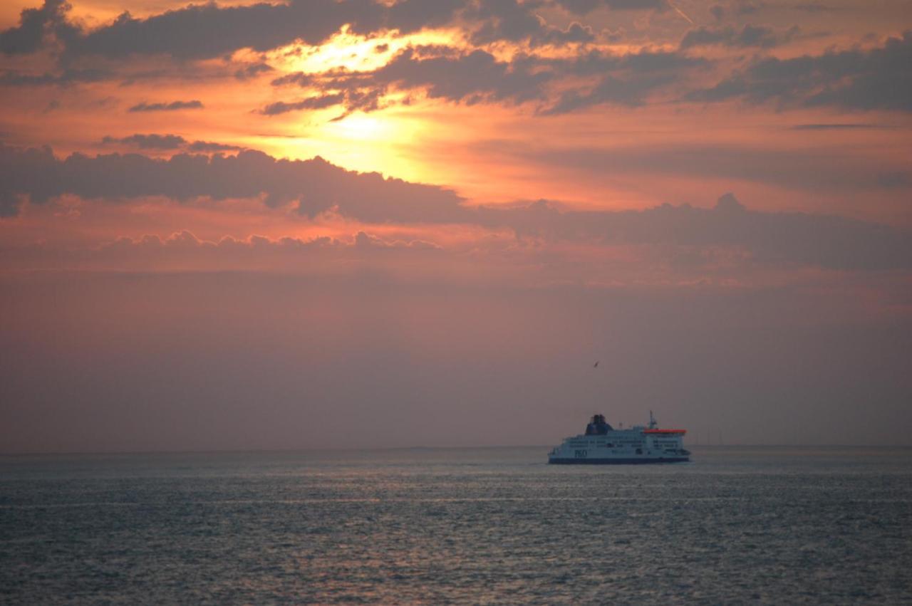 Le Bord De Mer Calais Eksteriør billede